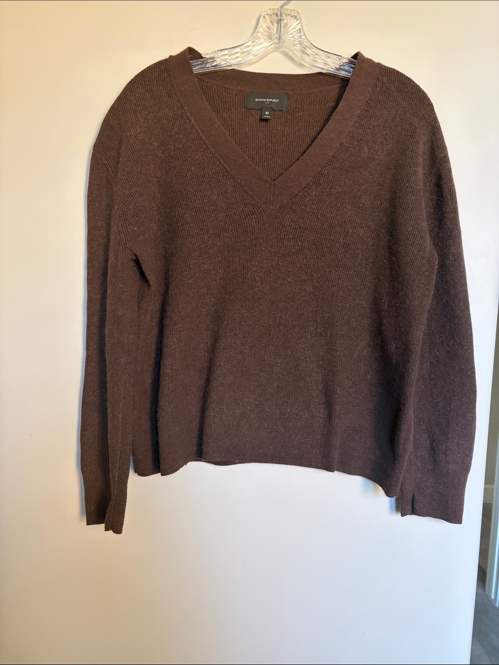 Banana Republic women’s Brown V Neck cotton blend sweater size M